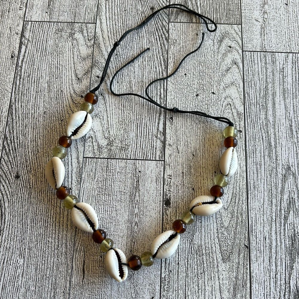 Shellsβ& bead All Summer Longβ Choker necklace.